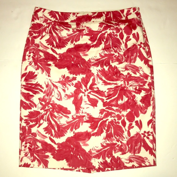 The Limited Dresses & Skirts - 🌿The Limited Stretch Pencil Skirt EUC